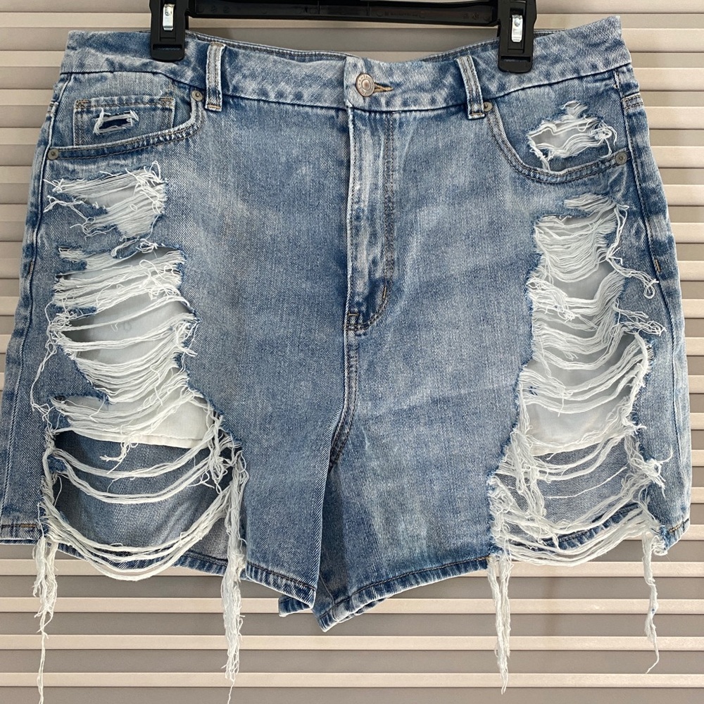 New without tags size 16 American Eagle denim shorts